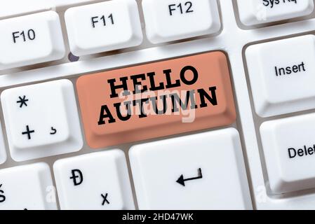 Didascalia testo presentazione Ciao autunno. Business approccio che il tempo comincia a diventare più freddo e alberi versano le loro foglie Abstract digitando statistica Foto Stock