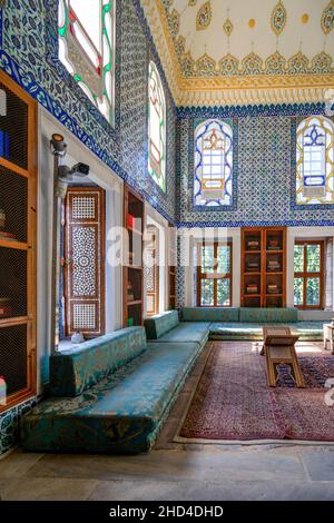 Veduta interna della Biblioteca Enderun (Biblioteca di Ahmed III) nel Palazzo Topkapi di Istanbul, Turchia. Foto Stock