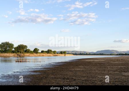 L'ampio fiume Luangwa nel Parco Nazionale di Luangwa Sud, Zambia Foto Stock