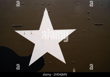 Arromanches, Francia - 2 agosto 2021: Stella bianca - simbolo sui veicoli dell'esercito americano nella seconda guerra mondiale Foto Stock