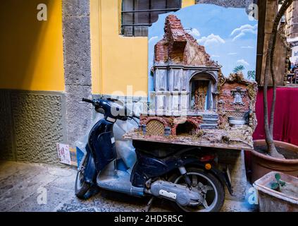 NAPOLI, ITALIA - 1 GENNAIO 2019: Dettagli del presepio napoletano nel centro storico di Napoli. Foto Stock