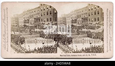 Vintage fine 19th secolo stereofiew, stereocard: West Point cadets, Centennial Prado, 30th 1889 aprile, USA, stereofiew. Foto Stock