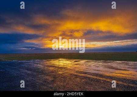 Bellissima alba dal parcheggio di Skogar Islanda Foto Stock