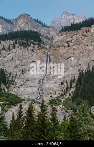 Cascade Falls (terza cascata più grande in Alberta) al Banff National Park, Alberta, Canada Foto Stock