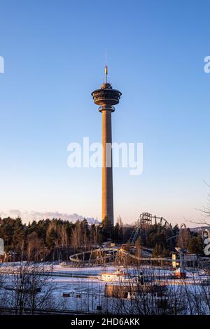 La torre di osservazione di Näsinneula, in una limpida giornata invernale a Tampere, in Finlandia Foto Stock