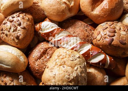 Selezione di pane in una panetteria Foto Stock