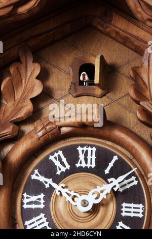 Vecchio orologio a cucù della Foresta Nera Foto Stock