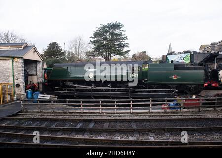 Gen 5 2022. 50th anniversario di chiusura della ferrovia di Swanage, con alcune decorazioni natalizie Foto Stock