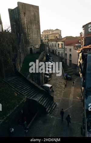 Cattedrale romanica di Porto, portogallo - Novembre, 2021. Foto di alta qualità Foto Stock