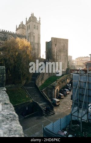 Cattedrale romanica di Porto, portogallo - Novembre, 2021. Foto di alta qualità Foto Stock