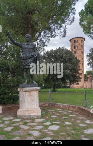 Veduta del Campanile della Basilica di Sant'Apollinare in Classe, Ravenna, Emilia Romagna; Italia, Europa Foto Stock