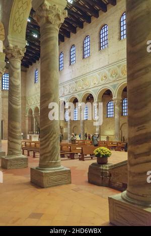 Basilica di Sant'Apollinare in Classe, interno, Ravenna, Emilia Romagna; Italia, Europa Foto Stock