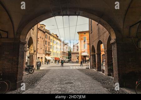 MODENA, ITALIA 1 OTTOBRE 2020: Vista dei dettagli di Modena dalle arcate Foto Stock