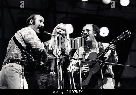 Peter, Paul e Mary si esibiscono in concerto a Central Park a New York nel 1978. Foto Stock