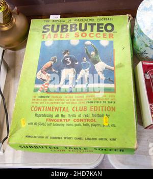 Calcio d'epoca Subbuteo gioco di calcio da tavolo in mostra all'asta Continental Club Edition Foto Stock