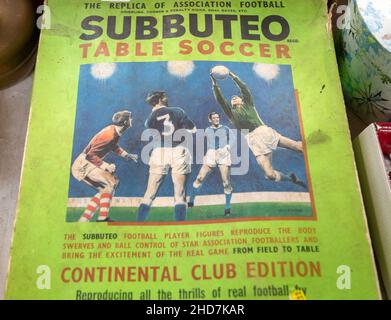 Calcio d'epoca Subbuteo gioco di calcio da tavolo in mostra all'asta Continental Club Edition Foto Stock