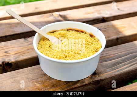 Samosa Chaat di Curry a Naanstop all'Eastival Food and Music Festival 2021, Three Mills Island, Londra, Regno Unito Foto Stock