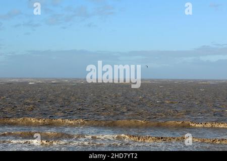 kite boarders a burnham on sea somerset inghilterra uk Foto Stock