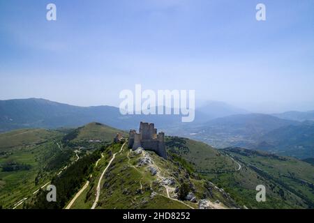 Veduta aerea della Rocca di Calascio, Abruzzo, Italia, Europa Foto Stock