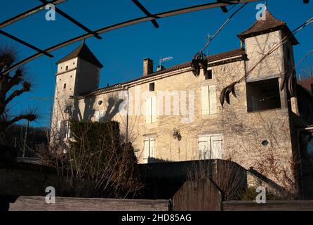 Grand house attraverso le porte, Catus, Lot Dipartimento, Francia Foto Stock