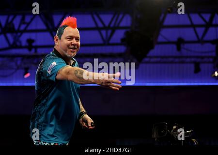 3rd gennaio 2022: Alexandra Palace, Londra, Inghilterra: La finale del torneo mondiale di freccette di William Hill tra Peter Wright e Michael Smith; Peter Wright celebra la vittoria della finale PDC Foto Stock