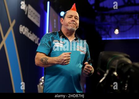 3rd gennaio 2022: Alexandra Palace, Londra, Inghilterra: La finale del torneo mondiale di freccette di William Hill tra Peter Wright e Michael Smith; Peter Wright celebra la vittoria della finale PDC Foto Stock