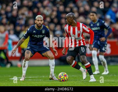 Brentford's Yoane Wissa in azione durante la partita della Premier League al Brentford Community Stadium di Londra. Data foto: Domenica 2 gennaio 2022. Foto Stock