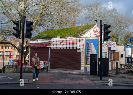 Windsor, Berkshire, Regno Unito. 31st dicembre 2021. Oggi era chiuso un famoso caffè lungo il fiume. Alcuni commerci hanno scelto di prendere il giorno fuori oggi accreditamento: Maureen McLean/Alamy Foto Stock