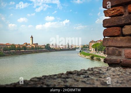 Castelvecchio di Verona; un castello medievale nel centro della città italiana Foto Stock