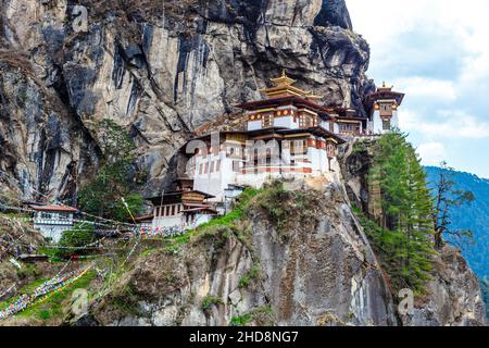 Ammira il fossato Tiger's Nest (Taktshang Goemba) a Paro, Bhutan, Asia Foto Stock