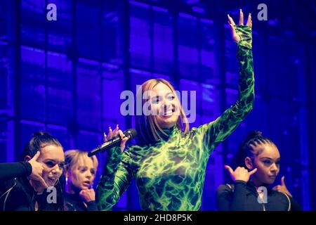 Mabel si esibisce presso Hits Live, Liverpool Foto Stock