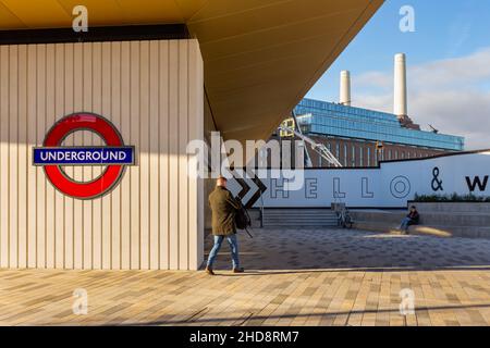 Ingresso alla stazione di Battersea adiacente alla centrale elettrica di Battersea sulla metropolitana di Londra Foto Stock