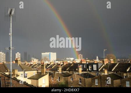 Doppio arcobaleno su Londra Foto Stock