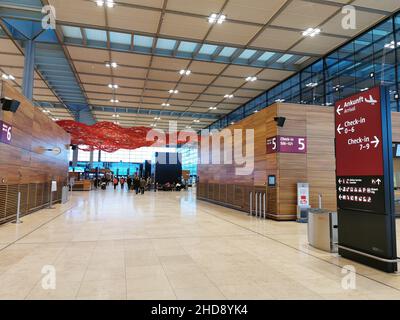 Der Flughafen Berlin Brandenburg „Willy Brandt“ (IATA: BER, ICAO: EDDB; englisch Berlin Brandenburg Airport) ist ein internationaler Verkehrsflughafen Foto Stock