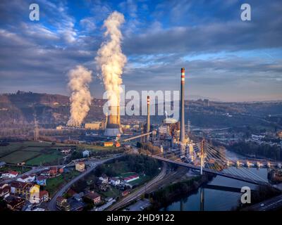 Centrale termica a ciclo combinato Soto de ribera nelle Asturie, Spagna. Foto Stock