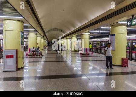 PECHINO, CINA - 28 AGOSTO 2018: Interno della stazione della metropolitana a Pechino, Cina Foto Stock