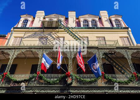 Vista diurna dello splendido Antoine's Restaurant nel quartiere Francese di New Orleans, Louisiana Foto Stock