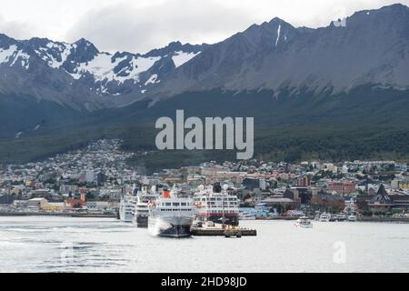 Città di Ushuaia e punto di partenza per crociere antartiche, Tierra del Fuago, Argentina Foto Stock