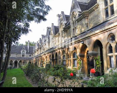 Sir William Powell's Almshouses, All Saints Church, Church Gate, Fulham, Londra, SW6, Inghilterra, Regno Unito Foto Stock