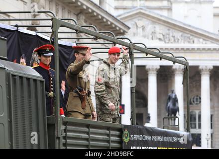 253 (Londra) Provost Company, 3 Regiment Royal Military Police partecipa al Lord Mayor's Show 2021, nel cuore della City of London, Regno Unito Foto Stock