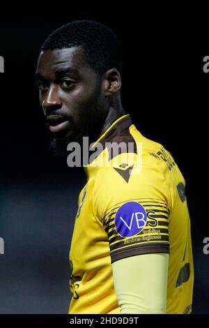 Sutton, Regno Unito. 04th Jan 2022. Enzio Boldewijn di Sutton United durante la partita EFL Papa JohnÕs Trophy tra Sutton United e Colchester United a Gander Green Lane, Sutton, Inghilterra, il 4 gennaio 2022. Foto di Carlton Myrie. Solo per uso editoriale, licenza richiesta per uso commerciale. Nessun utilizzo nelle scommesse, nei giochi o nelle pubblicazioni di un singolo club/campionato/giocatore. Credit: UK Sports Pics Ltd/Alamy Live News Foto Stock