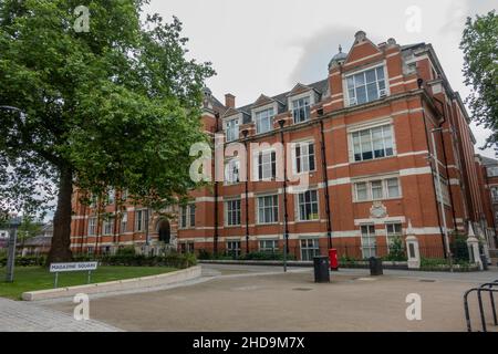 Hawthorn Building (Facoltà di Scienze della Salute e della vita) della De Montfort University, Magazine Square, Leicester, Leicestershire, Regno Unito. Foto Stock