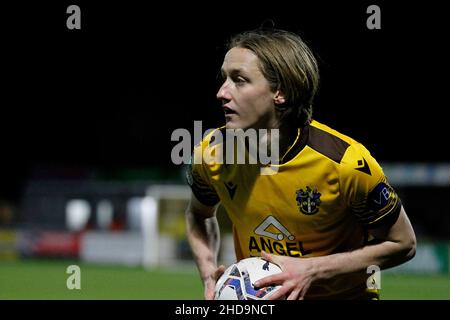 Sutton, Regno Unito. 04th Jan 2022. Ben Wyatt di Sutton United durante l'EFL Papa JohnÕs Trophy match tra Sutton United e Colchester United a Gander Green Lane, Sutton, Inghilterra, il 4 gennaio 2022. Foto di Carlton Myrie. Solo per uso editoriale, licenza richiesta per uso commerciale. Nessun utilizzo nelle scommesse, nei giochi o nelle pubblicazioni di un singolo club/campionato/giocatore. Credit: UK Sports Pics Ltd/Alamy Live News Foto Stock