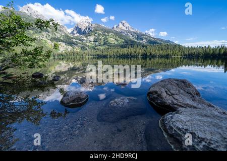 Grand Teton National Park - vista sul lago Bradley, uno splendido lago alpino Foto Stock