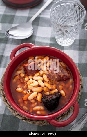 Fabada asturiana, fagioli bianchi stufati Foto Stock