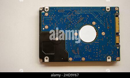 Primo piano del disco rigido esterno del computer sul tavolo Foto Stock