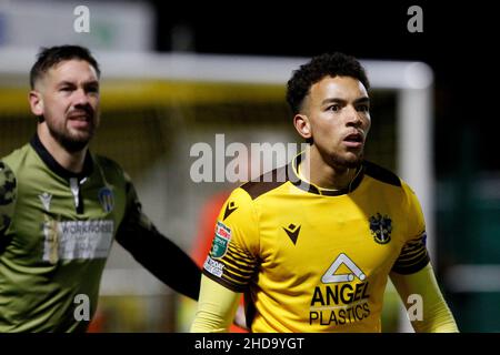 Sutton, Regno Unito. 04th Jan 2022. Donovan Wilson di Sutton United durante la partita EFL Papa JohnÕs Trophy tra Sutton United e Colchester United a Gander Green Lane, Sutton, Inghilterra, il 4 gennaio 2022. Foto di Carlton Myrie. Solo per uso editoriale, licenza richiesta per uso commerciale. Nessun utilizzo nelle scommesse, nei giochi o nelle pubblicazioni di un singolo club/campionato/giocatore. Credit: UK Sports Pics Ltd/Alamy Live News Foto Stock