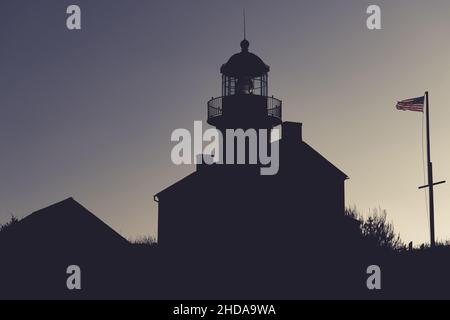 Faro di Old Point Loma situato sulla Penisola di Point Loma alla foce della Baia di San Diego, Stati Uniti d'America. Monumento nazionale di Cabrillo. Bui Foto Stock