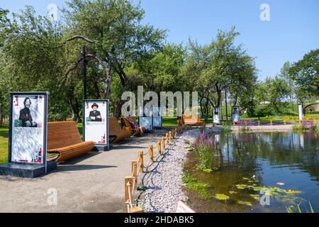 San Pietroburgo, Russia - 16 luglio 2021: Laghetto sul territorio dell'isola Parco dei forti a Kronstadt, San Pietroburgo Foto Stock