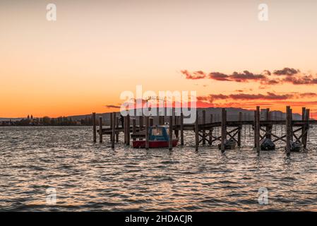 Molo sul lago di Costanza al tramonto Foto Stock